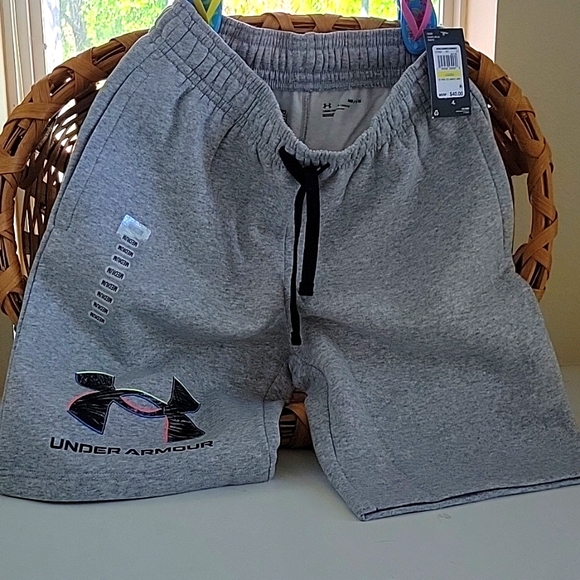 Under Armour Shorts, MENS GREY W/BELT, SIDE POCKETS, BACK SNAP POCKET, PULL-ON - Picture 1 of 5